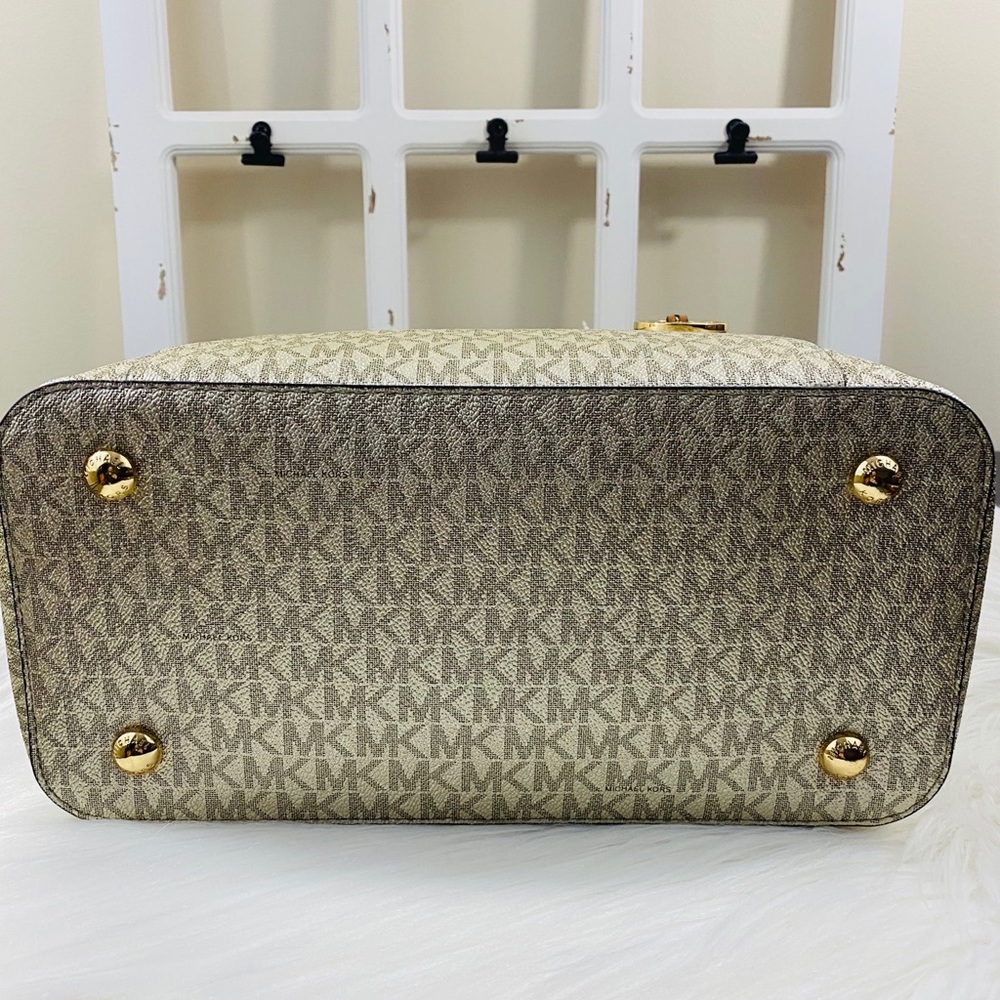 MK Signature Logo Large Tote - Picture 6 of 8